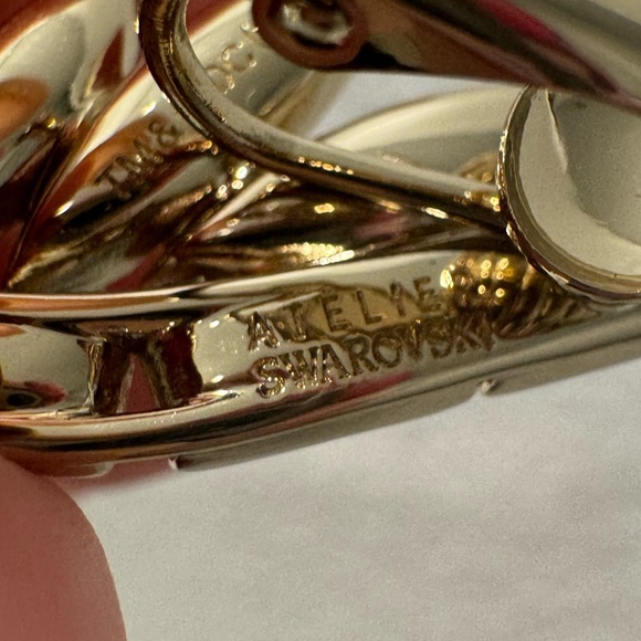 Ateilier Swarovski Wonder Woman earrings clip on/pierced - Picture 7 of 12